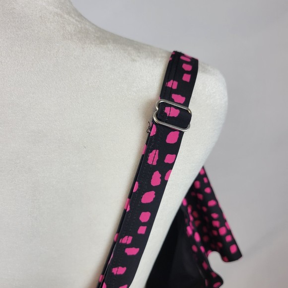 Swimsuits For All Tankini Top Black and Pink Size 18 Tiered Ruffle V Neck NWT - Picture 6 of 10